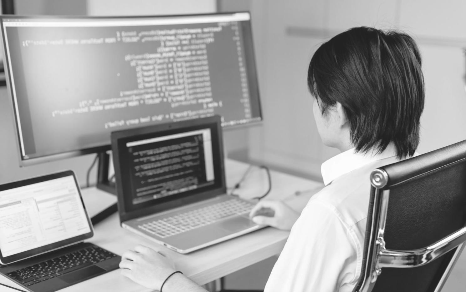 Blockchain-Analytics Dashboard mit komplexen Datenvisualisierungen und Machine Learning-Erkenntnissen
