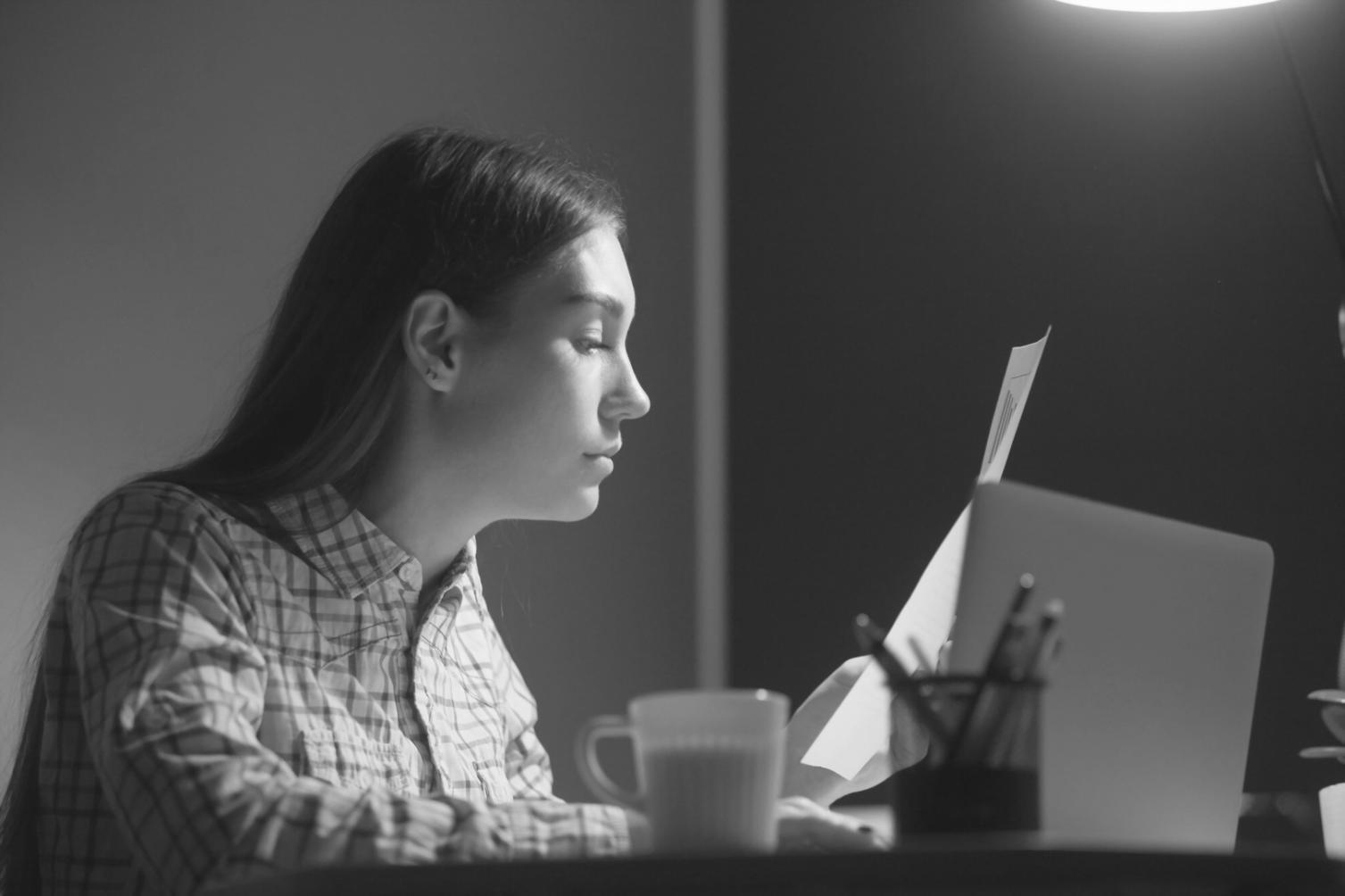 Studierende bei der Arbeit an Blockchain-Analytics-Projekten